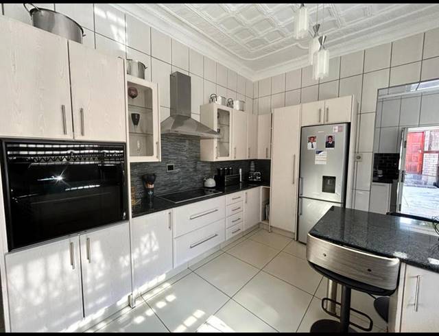 3 BEDROOM HOUSE FOR SALE IN SPRINGS CENTRAL